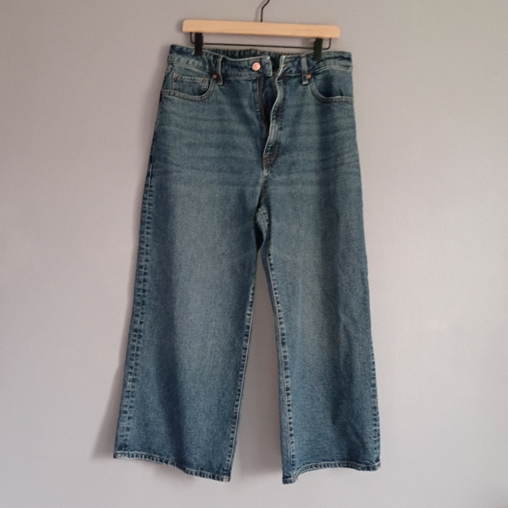 12 short EXPRESS Low Slung Medium Wash Baggy Jeans